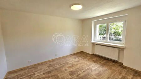 Slunný byt 2+1 po rekonstrukci s nízkými náklady - Sokolovská, Beroun - Photo 2