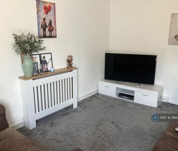 1 bedroom in a flat share to rent - Photo 2