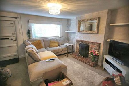 Woodford Road, Wilmslow, SK9 - Photo 4