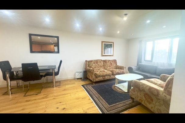 2 Bed Flat, Sullivan Court, SW5 - Photo 1