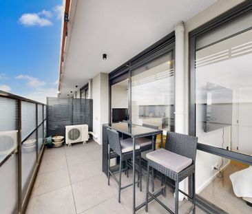 Third Floor Apartment with Private Terrace - Photo 5