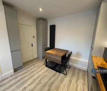 2 bedroom maisonette to rent - Photo 3