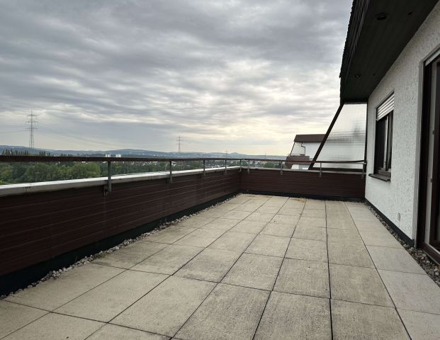 Umfangreich renoviert! Moderne 3 Zimmer Wohnung in Aussichtslage! - Photo 1