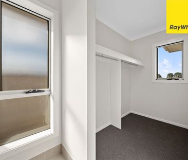 Brand New Family Home in Bungendore's Elm Estate - Photo 4