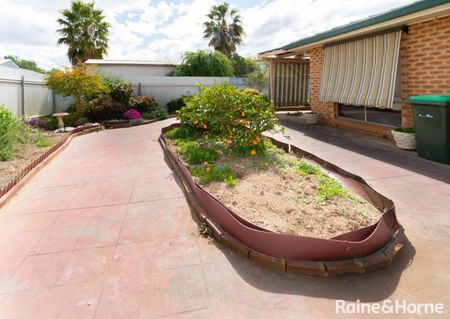 DELIGHTFUL TWO BEDROOM UNIT IN QUIET COMPLEX - Photo 5
