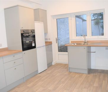 2 bedroom terraced house to rent - Photo 4