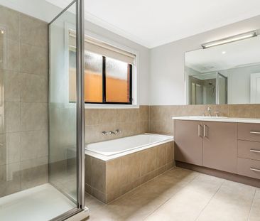 Central Modern Living in White Hills - Photo 5