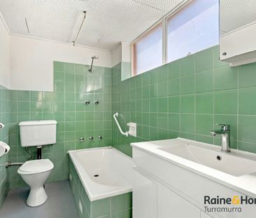 Recently Renovated, Ultra-Convenient Living in a Boutique Complex - Photo 4