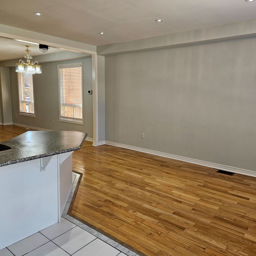 For Lease - 926 Ledbury Crescent, Mississauga, Ontario - Photo 1