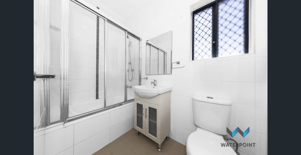 Tri Level Townhouse - Freshly Painted & New Carpets - Photo 1