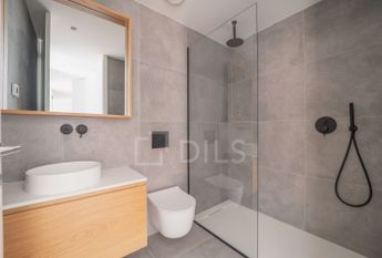 Apartamento T3 com varanda, novo, com vista mar, em Vila Nova de Gaia