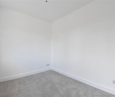 Newly Refurbished detached 4 bedroom, 2 bathroom house to rent in t... - Photo 6