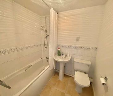 Gerddi Margaret, Barry, CF62 - Photo 3