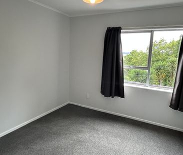 TE ATATU PENINSULA - Harbour view 3 bedroom - Photo 5