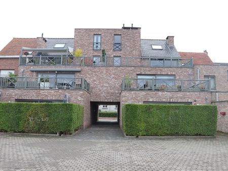 Instapklaar en centraal gelegen duplex appartement, 100m² op 2eV met 1 SLK, ruim terras en garage. - Foto 5