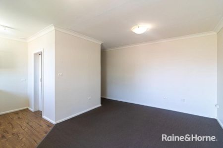 Fantastic 2 Bedroom Unit! - Photo 3