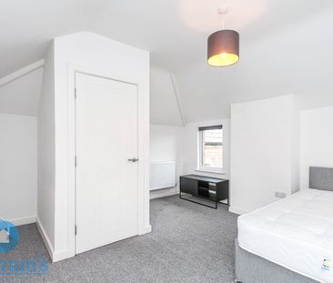 3 bed Flat for Rent - Photo 5