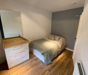 19 Whitegate Road, Huddersfield, HD4 - Photo 5