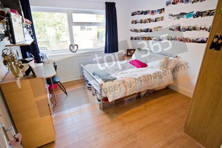 3 bedroom flat to rent - Photo 3