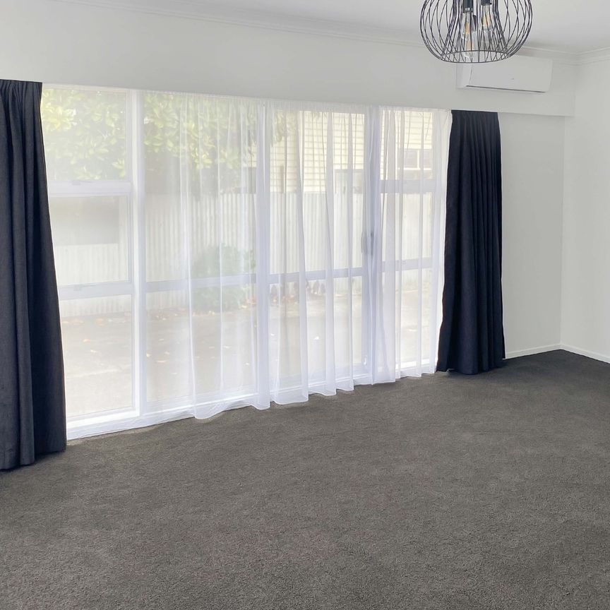 Partially renovated and close to Queensgate - Photo 1