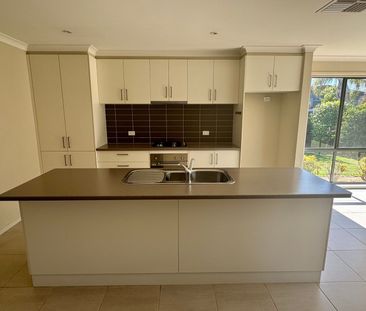 Three Bedroom House - Photo 6