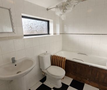 Alma Close, Woking - 4 bedrooms Property for lettings - Seymours - Photo 4