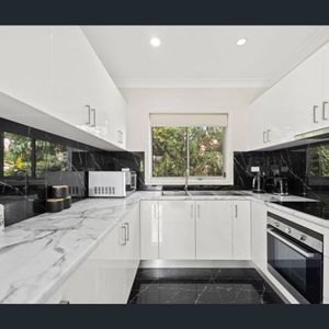 Modern Two Bedroom Granny Flat with Air Conditioning! - Photo 2