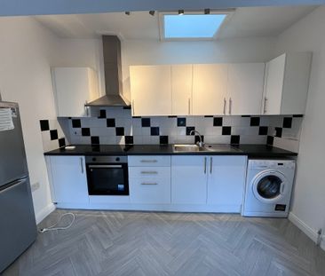 Frogmore Avenue, Sketty, Swansea SA2 9DJ - Photo 5