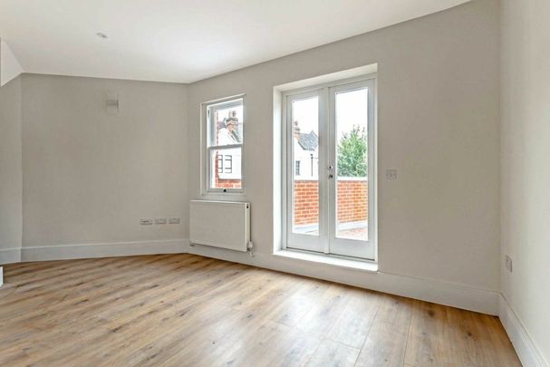 Finchley Road, Hampstead, NW3 - Photo 1