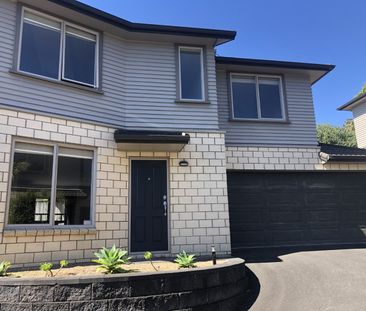 Check out this great three bedroom townhouse! - Photo 3