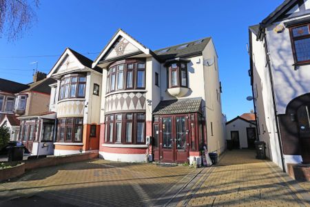 Price £3,500 pcm - Available Now - Part Furnished - Photo 5