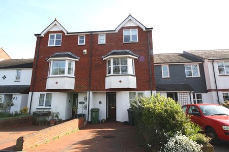 4 bedroom House to rent - Photo 2