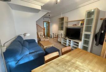 Alquiler de chalet adosado en Calle los Rosales