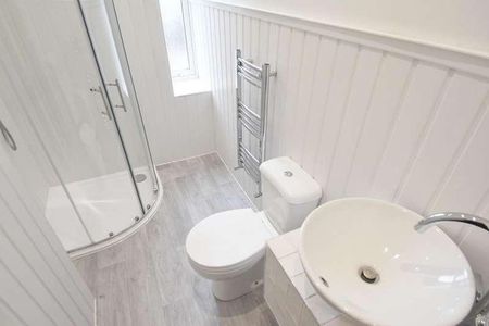 Bury Road, Tottington, BL8 - Photo 4