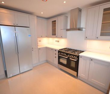 4 bedroom semi-detached house to rent - Photo 6