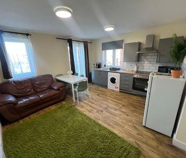 Salisbury Road, SO40 - Photo 1