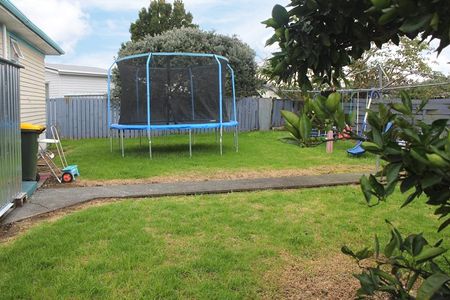 8 Romney Place, Manurewa, Auckland - Photo 2