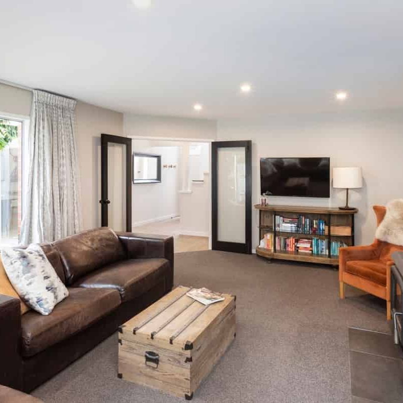 Large Family Home, newly renovated! - Photo 1