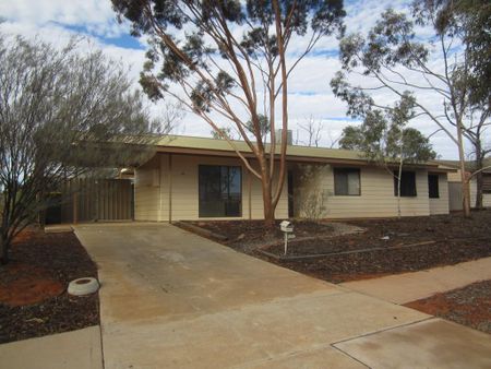 25 Arcoona St, Roxby Downs, SA 5725 - Photo 4