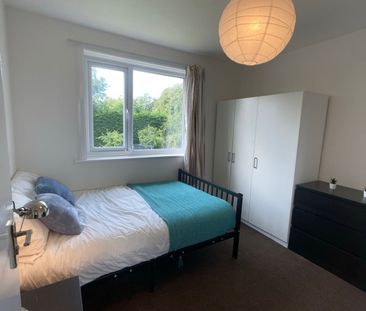 Room in a Shared House, Woodcote Road, SO17 - Photo 3