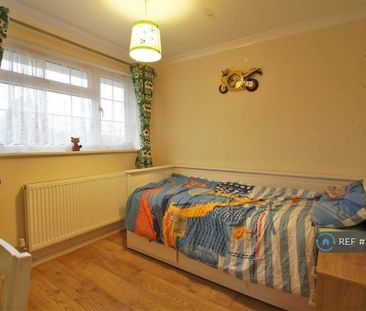 3 bedroom end of terrace house to rent - Photo 3