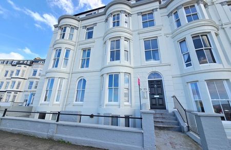 Room 2, Flat 10, 31-33 Blenheim Terrace, Scarborough - Photo 2