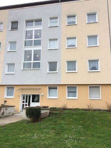 geräumige 2-Zi-Wohnung mit Balkon in modernisiertem Mehrfamilienhaus - Photo 3