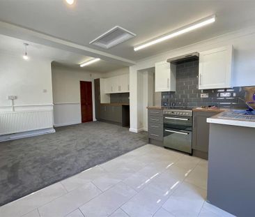 2 bedroom semi-detached house to rent - Photo 5