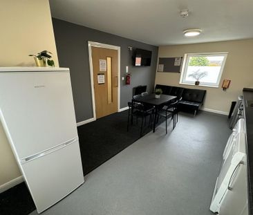 4 bedroom apartment to rent - Photo 6