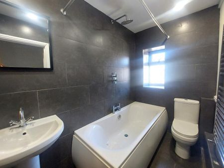 2 bedroom semi-detached house to rent - Photo 5