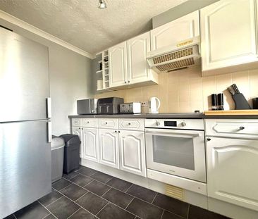 Rosewood, 24 Rorkes Drift, Camberley, GU16 - Photo 4