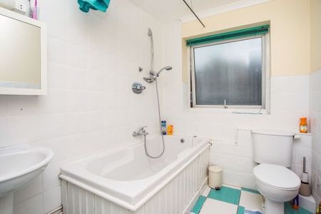 South Sutton - Photo 4