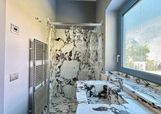 via crociale, Pietrasanta, Tuscany 55045