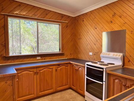 Sunny 3 Bedroom Cottage with Bushland Outlook - Photo 2